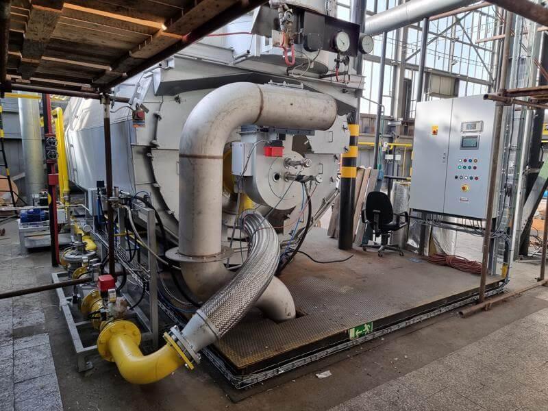 10 - Hot water boiler with combined 6 MW burner of natural gas, pyrolysis gas and pyrolysis oil