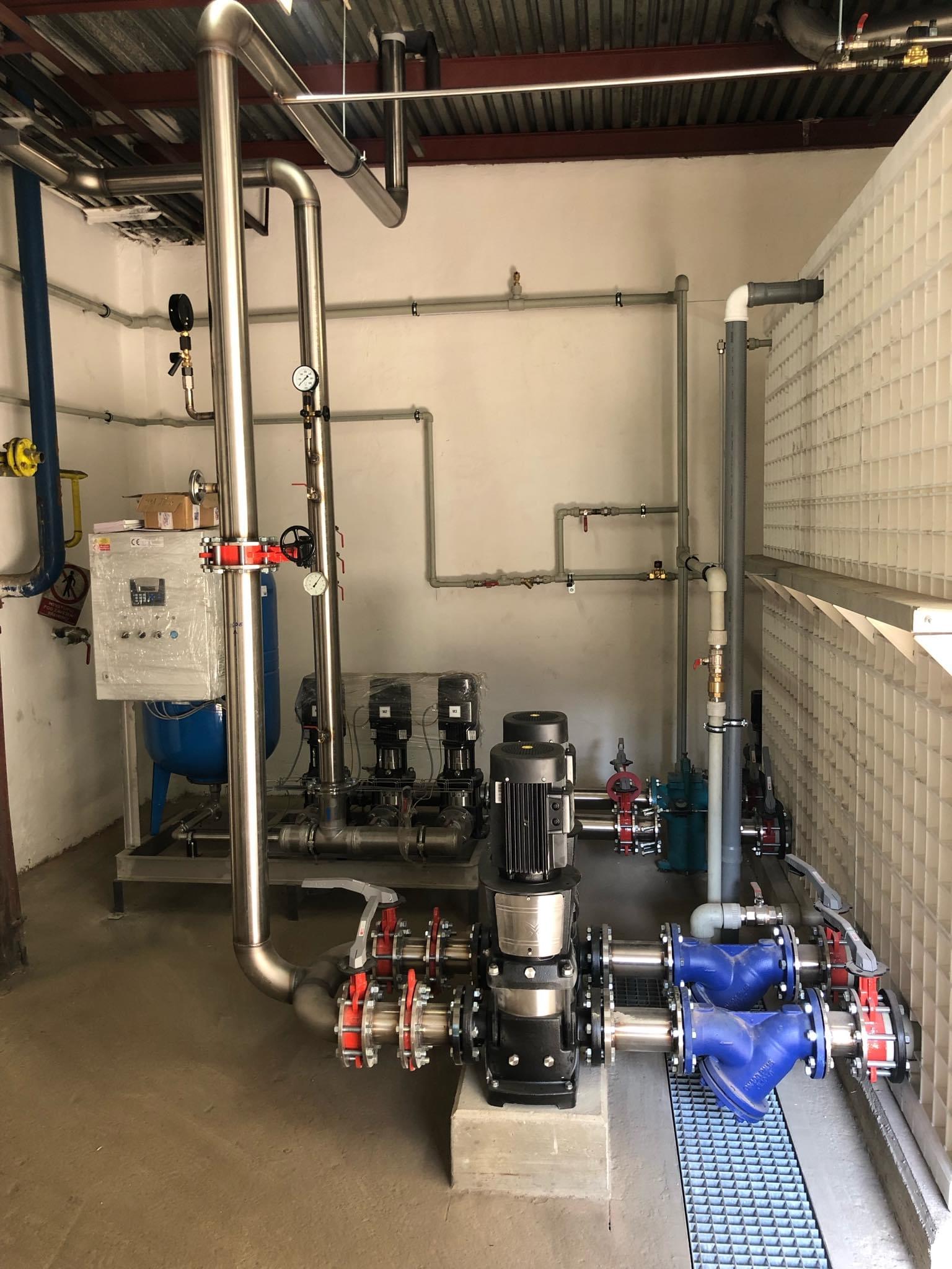 15 - Cooling piping with fittings and pumps