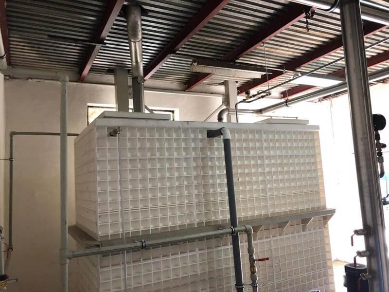 20 - Stainless steel and plastic water piping