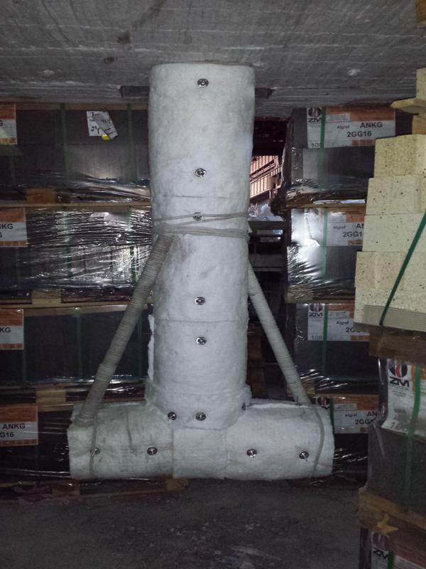 22 - Insulated burner made of refractory material for heating mobile pig iron mixers