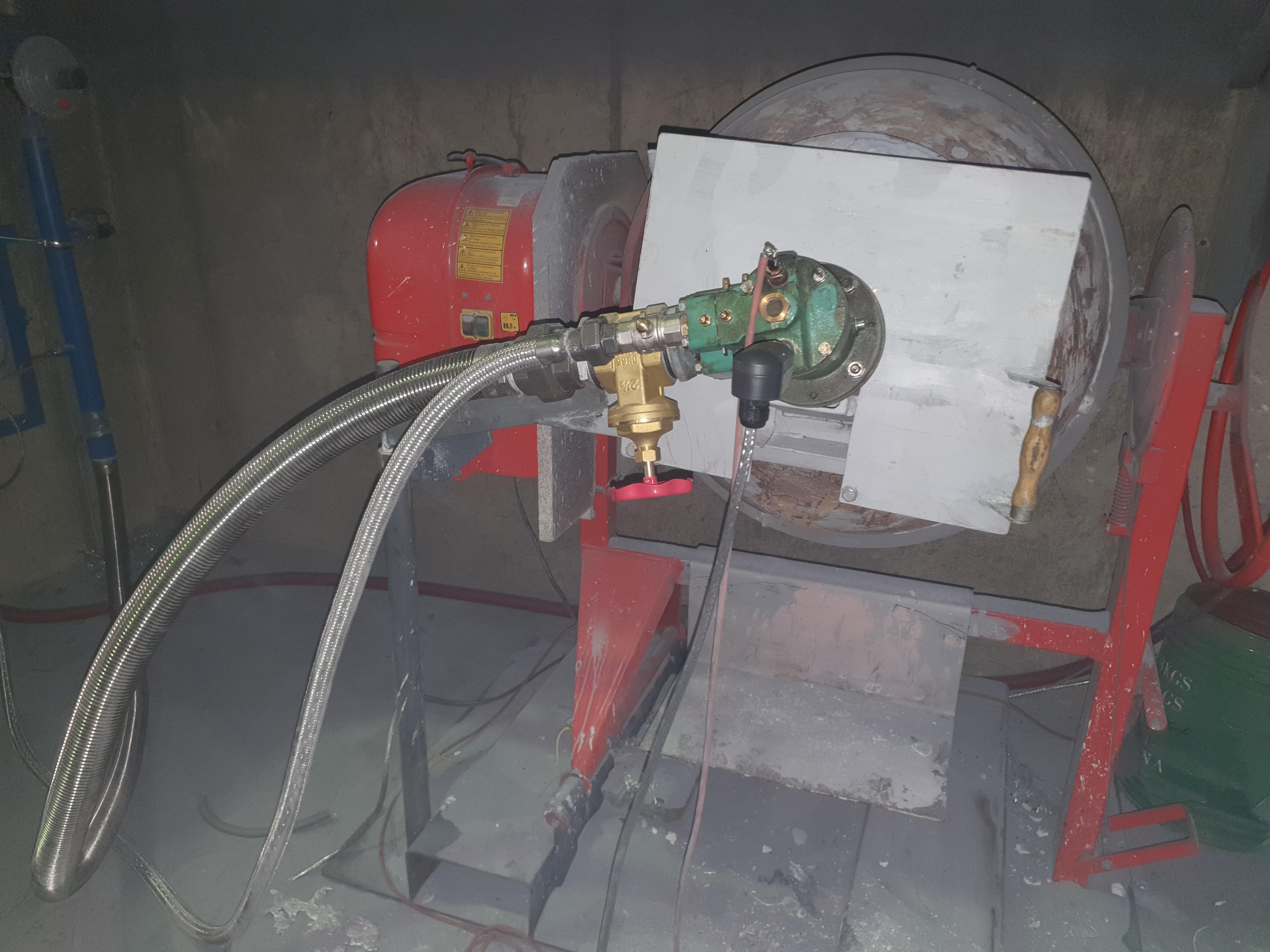 36 - Ohřev míchačky vzorků hliníku