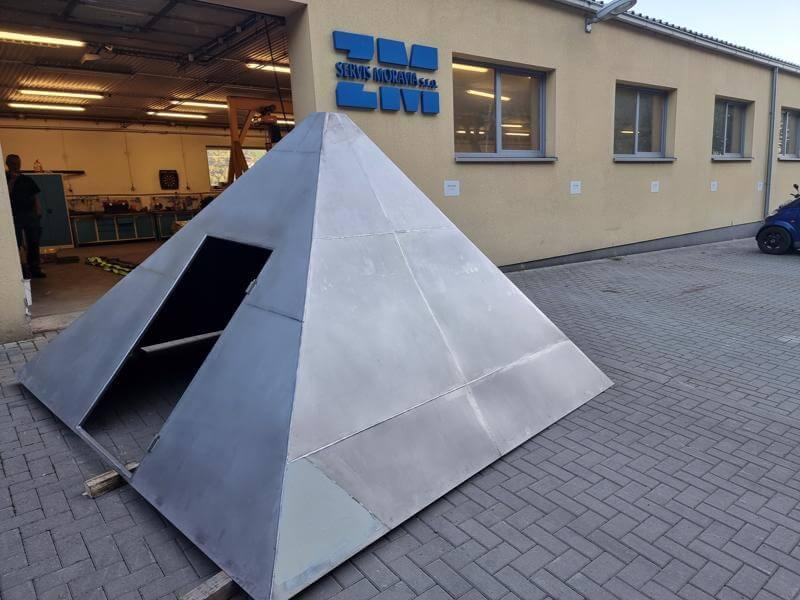 40 - Titanium pyramid weldment